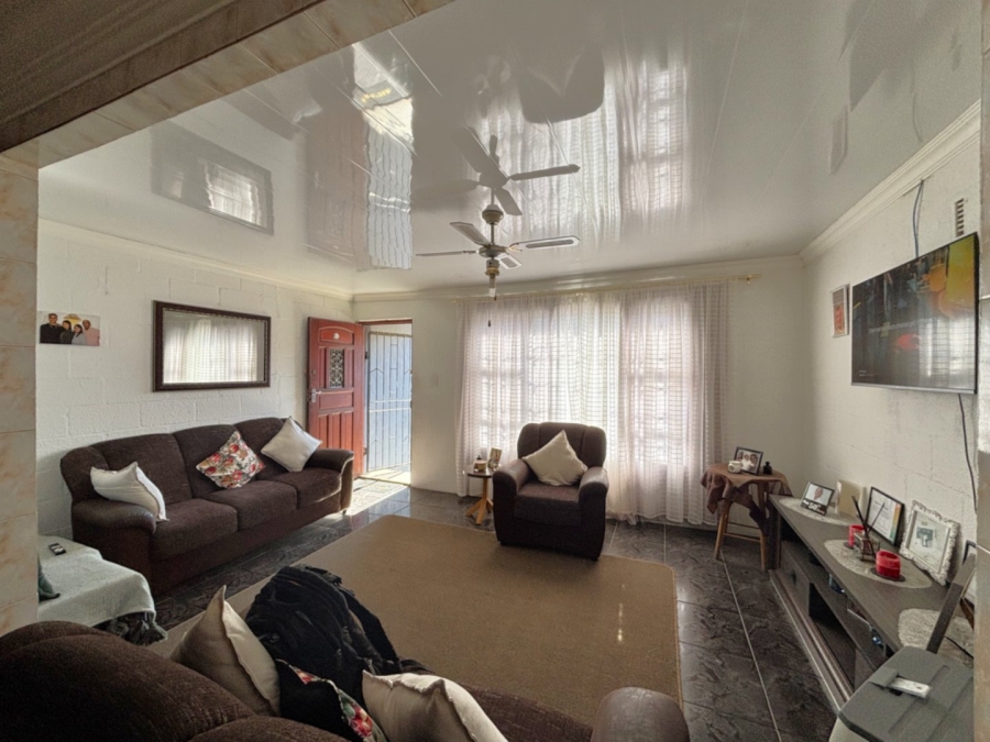 3 Bedroom Property for Sale in Rocklands Western Cape